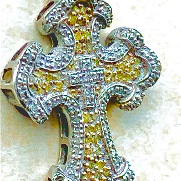 Natural Diamond/Green Tourmaline Cross. - Picture 2 of 5